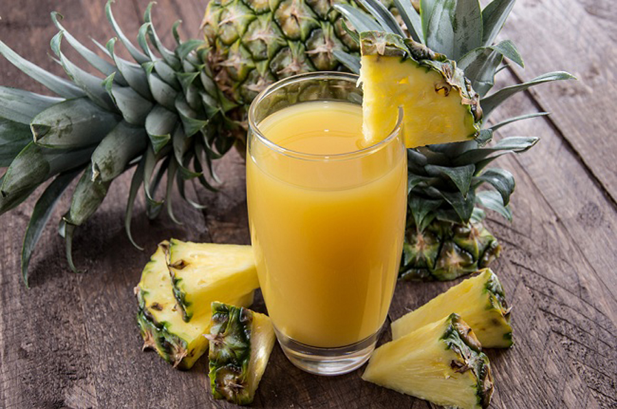Discovering the benefits of fresh pineapple juice.